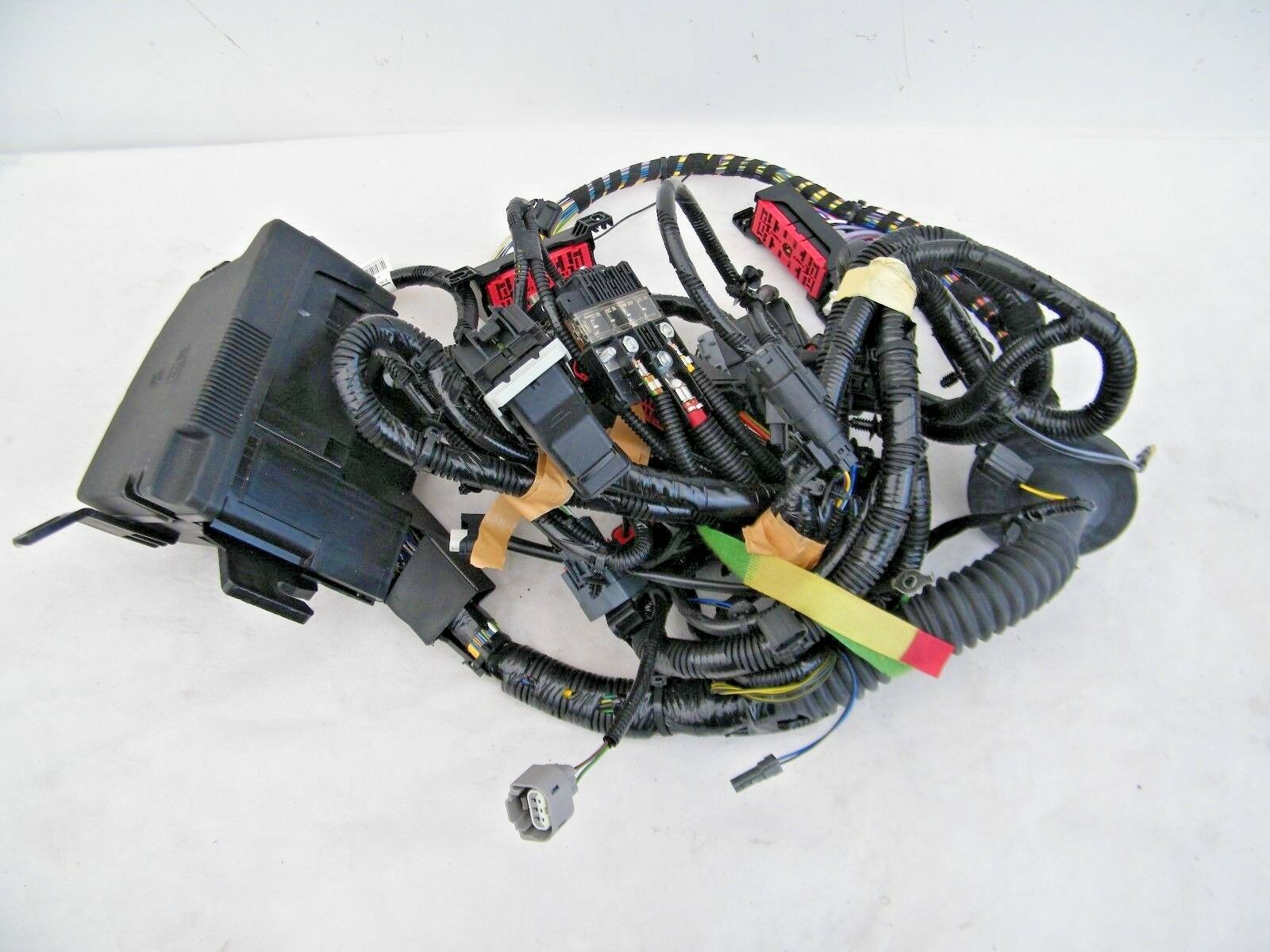 FORD BMAX / FIESTA MK6 FUSE BOX WITH WIRING 7171333030