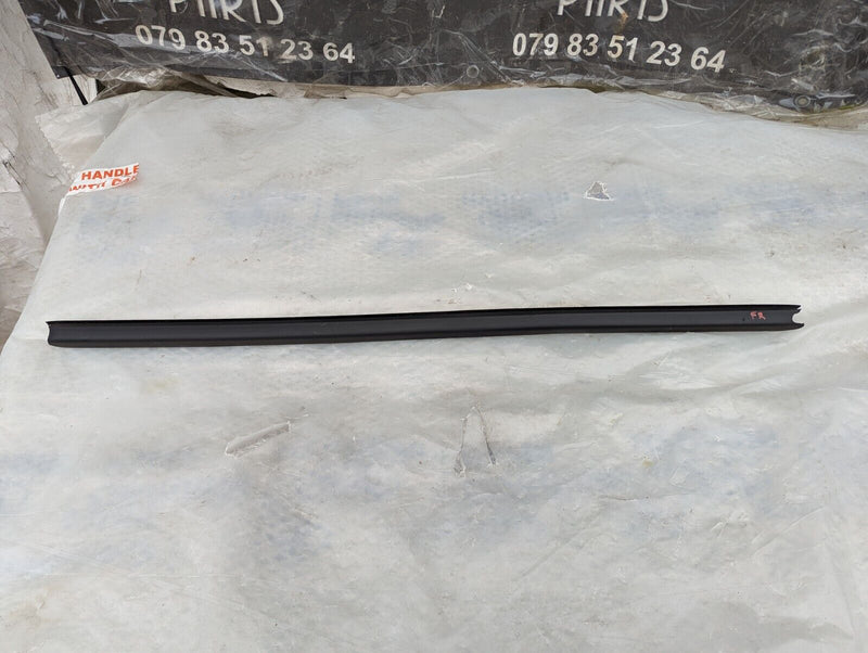 RANGE ROVER EVOQUE L538 2011-2015 FRONT RIGHT O/S DOOR RUBBER SEAL GENUINE