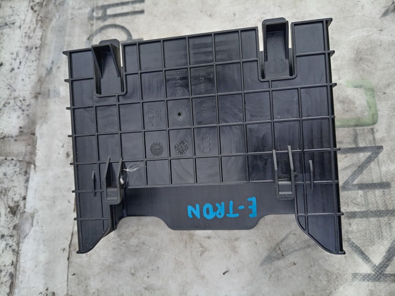 AUDI E-TRON 2018-ON RADIO CONTROLLER MOUNT HOLDER 4KE907462 GENUINE
