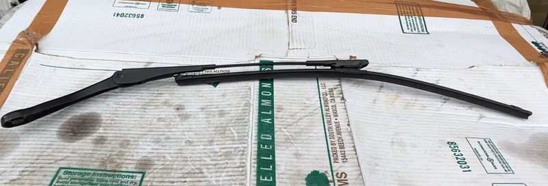 BMW 3 SERIES F30 2011-2019 FRONT RIGHT O/S WINDSCREEN WIPER ARM 7260482 GENUINE