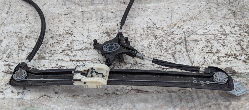 SKODA KAROQ NU7 17-2021 FRONT LEFT N/S WINDOW REGULATOR 575837461A GENUINE