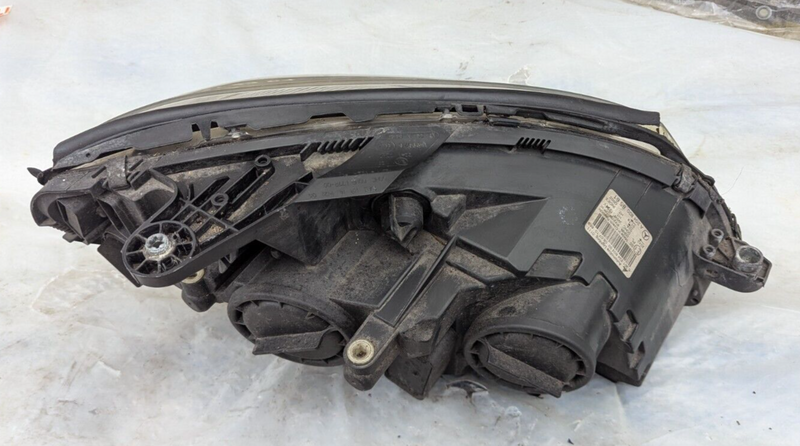 MERCEDES-BENZ C-CLASS W204 07-11 FRONT LEFT N/S HEADLIGHT HEADLAMP A2048208561