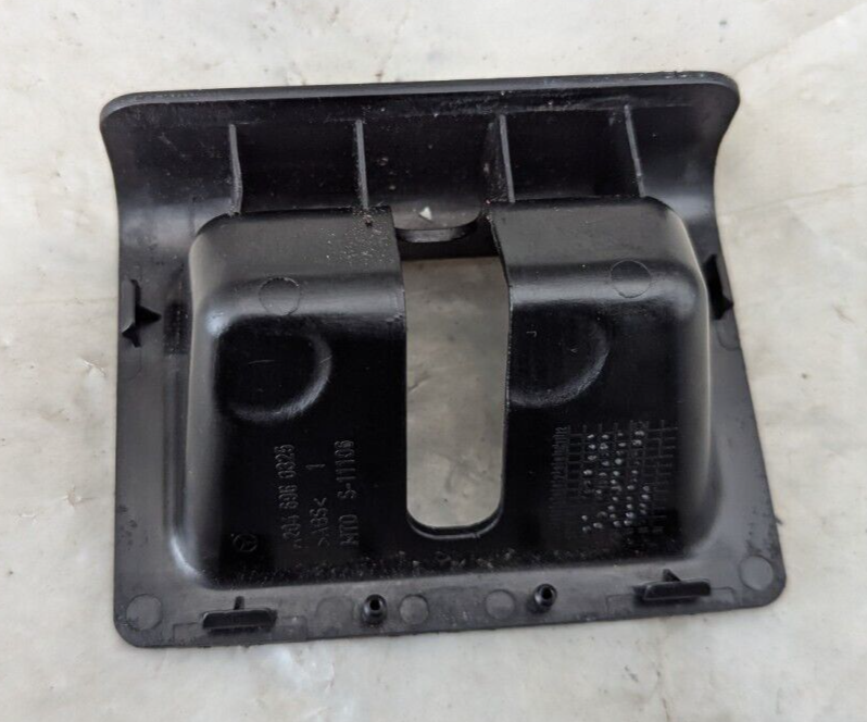 MERCEDES C-CLASS W204 07-11 BOOT LOCK COVER TRIM A2046900325 GENUINE