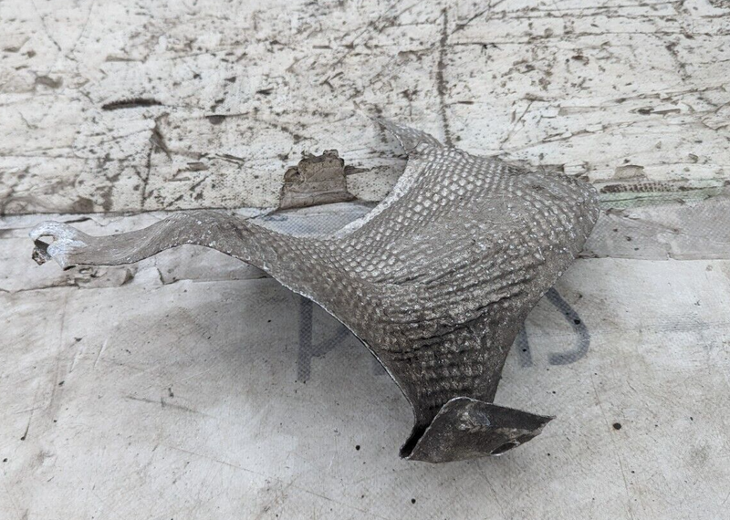 BMW 3 SERIES F30 11-19 FUEL FILLING PIPE HEAT INSULATION SHIELD COVER 7286136