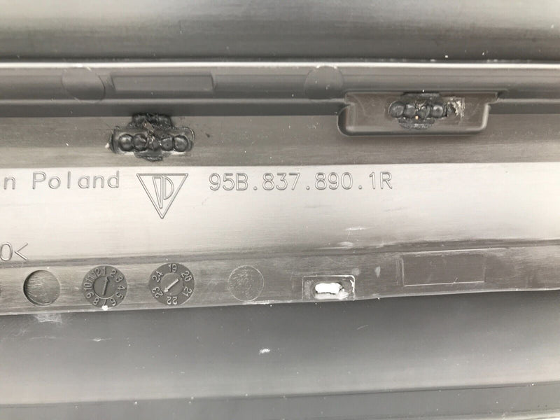 PORSCHE MACAN S T GTS RIGHT SIDE FRONT DOOR PANEL LOWER TRIM MOULDING 95B837890