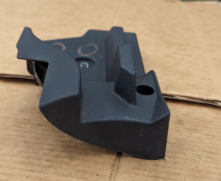 VW GOLF MK7 2012-2020 LEFT N/S BOOT LOADING FLOOR SUPPORT BRACKET 5G6858831