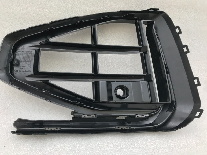 VW TOUAREG CR MK3 Black Edition 2023 FRONT BUMPER RIGHT SIDE TRIM GRILL MOULDING