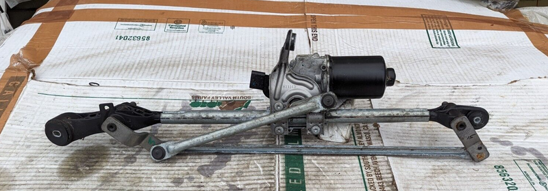 BMW 3 SERIES F30 2011-2019 FRONT WIPER MOTOR AND LINKAGE 7267504 GENUINE