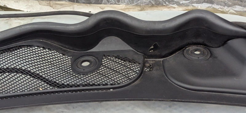 MERCEDES-BENZ C-CLASS W204 07-11 WINDSCREEN WIPER SCUTTLE PANEL TRIM A2048301813