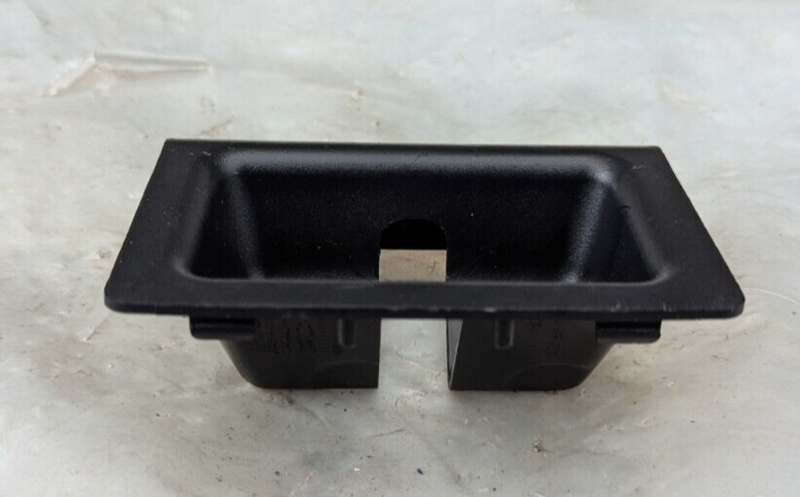 MERCEDES C-CLASS W204 07-11 BOOT LOCK COVER TRIM A2046900325 GENUINE