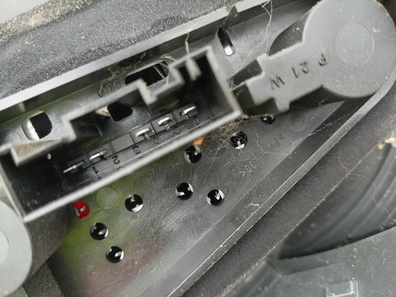 BMW X1 E84 2009-12 GENUINE REAR LIGHT PASSENGER SIDE OUTER LEFT 03425600