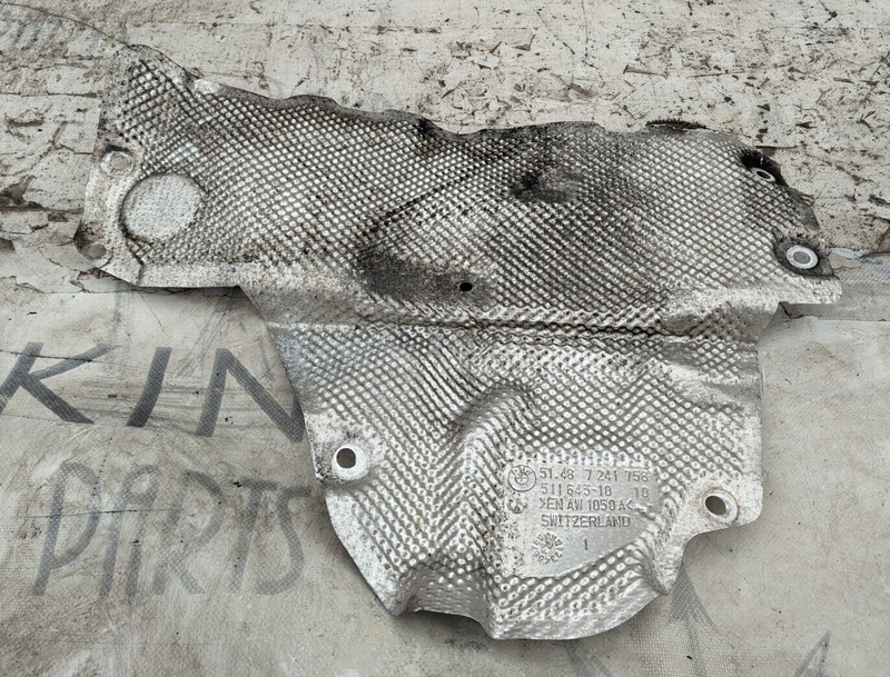 BMW 3 SERIES F30 11-19 RIGHT O/S ENGINE HEAT SHIELD PROTECTIONS 7241758 GENUINE