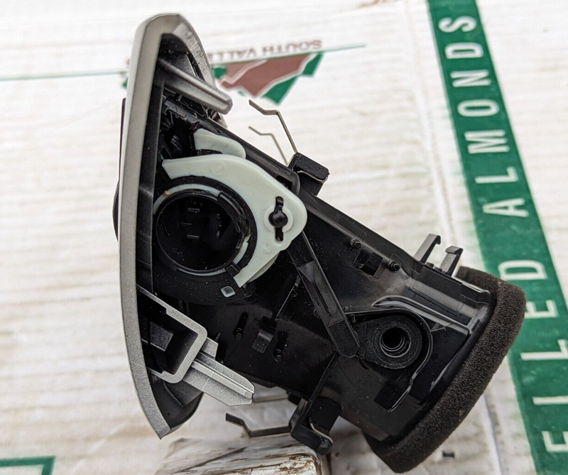 BMW 3 SERIES F30 2011-2019 DASHBOARD RIGHT O/S AIR VENT GRILL GRILLE 9231995