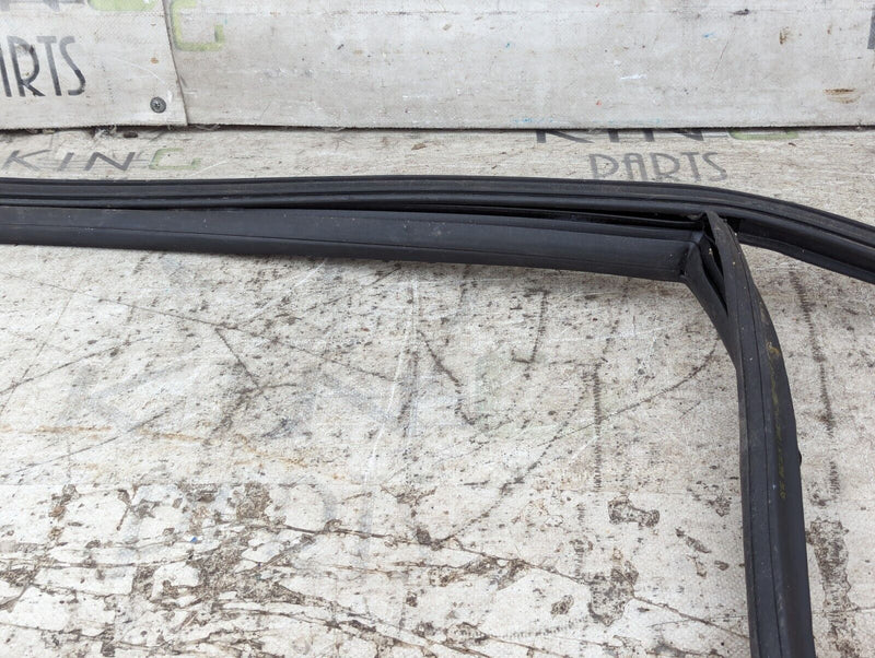 SKODA KAROQ NU7 17-21 FRONT LEFT N/S DOOR WINDOW GUIDE SEAL 575837431M GENUINE