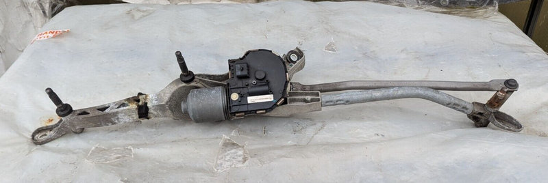 MERCEDES C-CLASS W204 07-11 FRONT WIPER MOTOR AND LINKAGE A2048201140 GENUINE