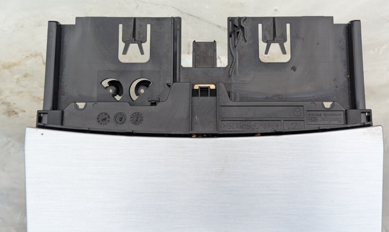 MERCEDES-BENZ C-CLASS W204 07-11 CENTER CONSOLE ASHTRAY W/SOCKET 12V A2046801350