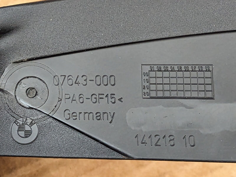 BMW X1 E84 09-15 FRONT LEFT N/S DOOR WINDOW FRAME COVER GENUINE 2990589