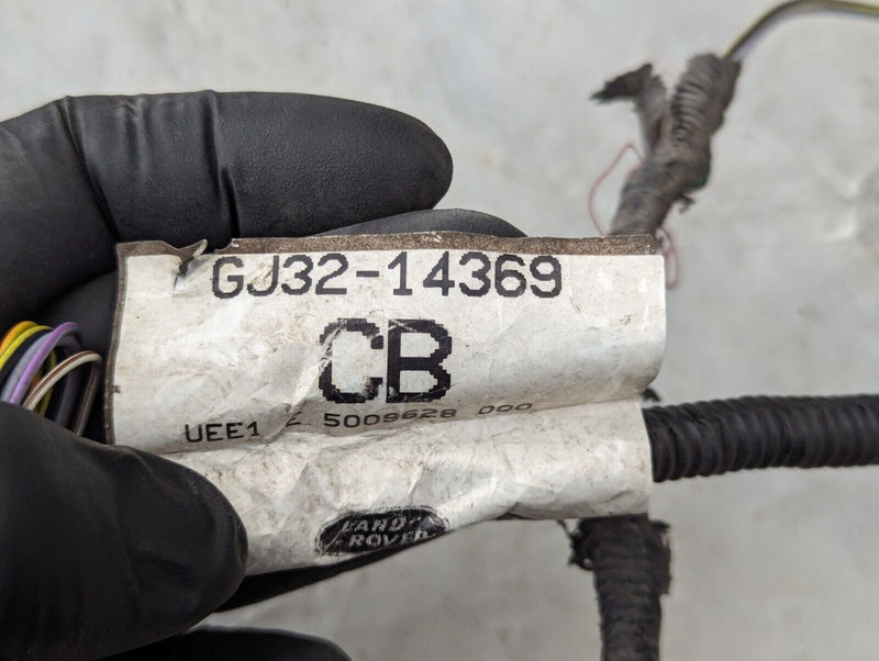 RANGE ROVER EVOQUE L538 FRONT RIGHT O/S BUMPER BRACKET W/PARKING SENSOR WIRING