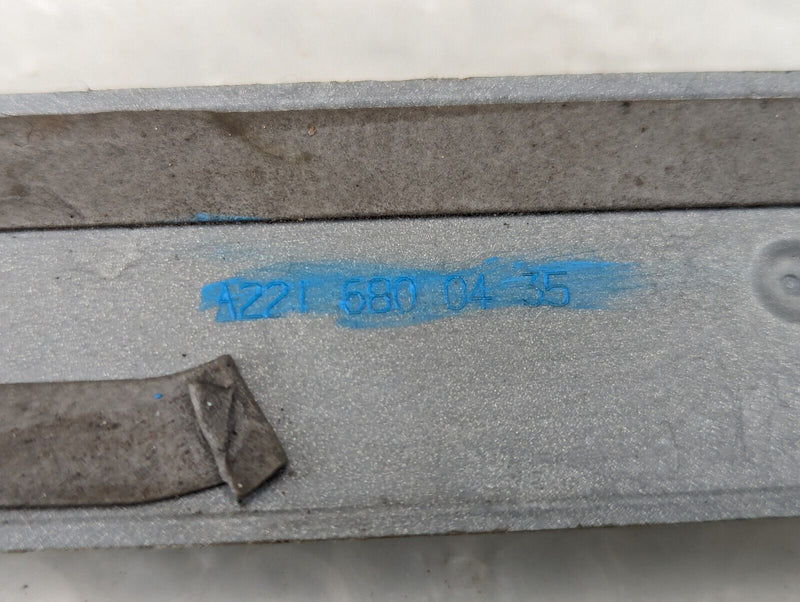 MERCEDES S-CLASS W221 06-13 FRONT RIGHT O/S SIDE SKIRT RAIL TRIM A2216800435