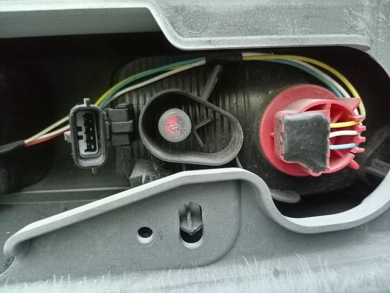 VAUXHALL VIVARO 2014-19 DRIVER SIDE REAR RIGHT LIGHT 93867969