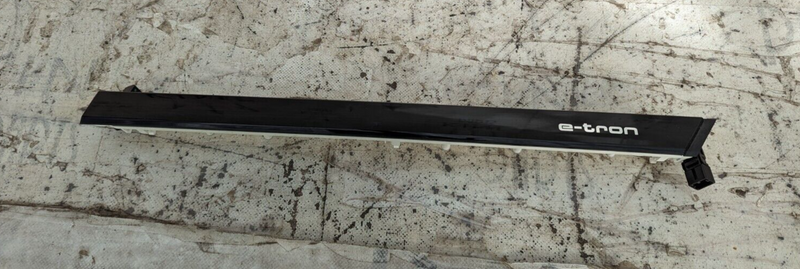 AUDI E-TRON 2018-ON DASH TRIM GLOSS BLACK 4KR857186A GENUINE