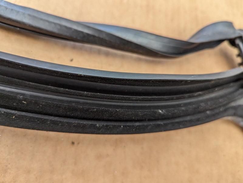 VW GOLF MK7 2012-2020 REAR DOOR LEFT N/S WINDOW GUIDE SEAL GASKET 5G68394315AP