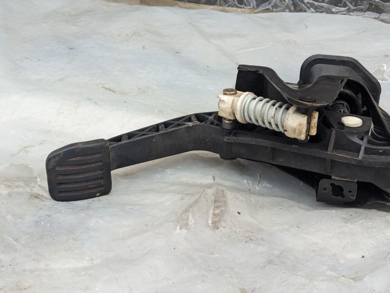 RANGE ROVER EVOQUE L538 MANUAL CLUTCH PEDAL ASSEMBLY BJ32-7B633-DC GENUINE