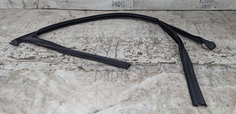 BMW 3 SERIES F30 11-19 FRONT LEFT N/S DOOR WINDOW GUIDE SEAL GASKET 7258325