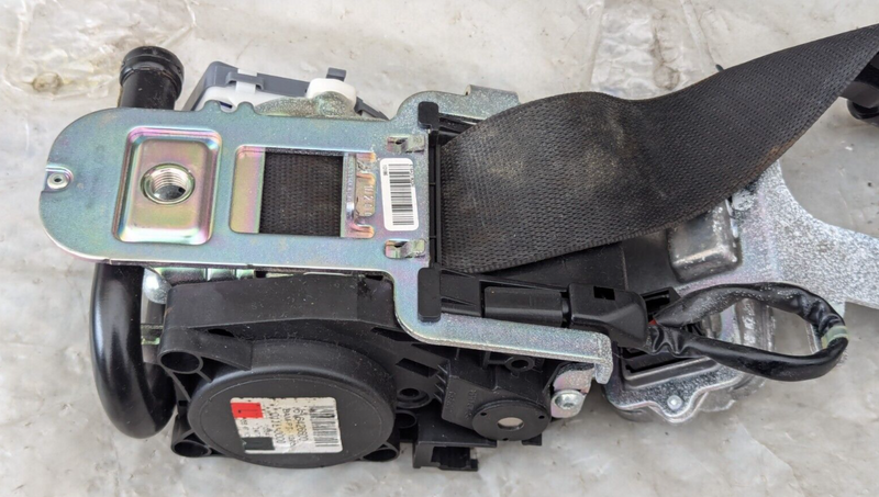 MERCEDES C-CLASS W204 07-11 FRONT PASSENGER SEAT N/S SEAT BELT A2048602586
