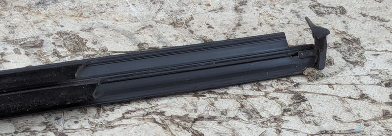 SKODA KAROQ NU7 17-21 FRONT LEFT N/S DOOR WINDOW TOP MOLDING STRIP TRIM GENUINE