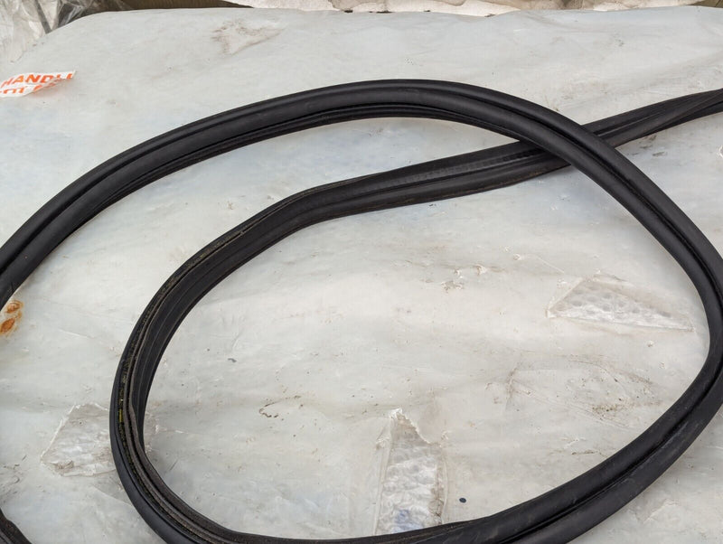MERCEDES C-CLASS W204 07-11 BOOTLID RUBBER SEAL A204