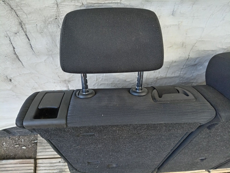 BMW X1 E84 2009-15 GENUINE REAR FOLDING BACKREST & LEFT SEATBELT in BLACK