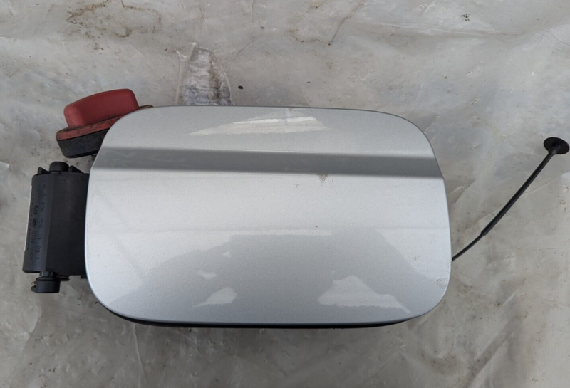 MERCEDES-BENZ C-CLASS W204 2007-2011 FUEL FLAP CAP TANK LID COVER A2047500103