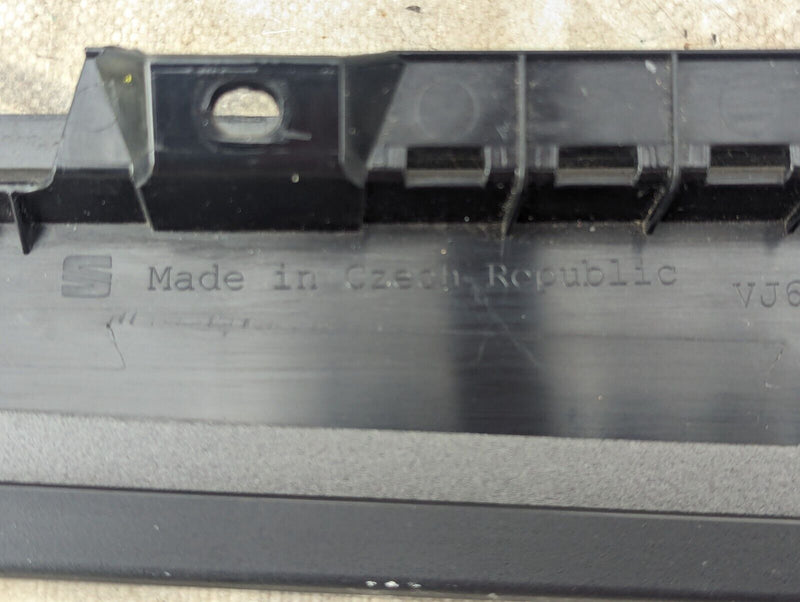 SKODA KAROQ NU7 17-2021 FRONT LEFT N/S DOOR WINDOW FRAME TRIM 575837901A GENUINE