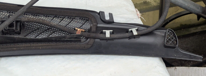 MERCEDES-BENZ C-CLASS W204 07-11 WINDSCREEN WIPER SCUTTLE PANEL TRIM A2048301813