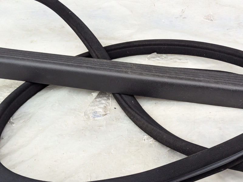 MERCEDES C-CLASS W204 07-11 REAR LEFT N/S DOOR RUBBER GASKET SEAL A2046970151
