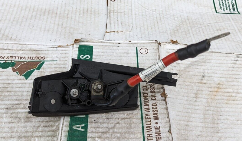 BMW 3 SERIES F30 11-19 BATTERY POSITIVE CABLE HOLDER PARTITION UNIT 7632000