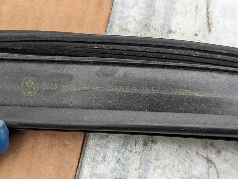VW GOLF MK7 2012-2020 FRONT LEFT N/S DOOR WINDOW GUIDE SEAL GASKET 5G4837431K