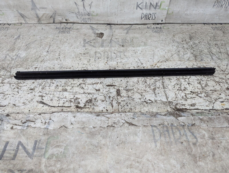 SKODA KAROQ NU7 17-21 FRONT RIGHT O/S WINDOW INNER SLIDING SEAL 575837471