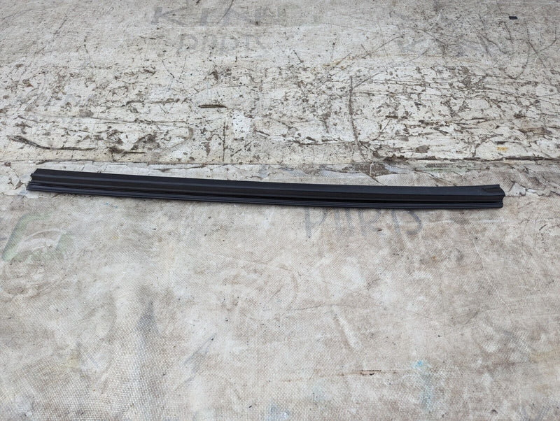 MERCEDES S-CLASS W221 06-13 REAR RIGHT O/S WINDOW INNER SLIDING SEAL GENUINE