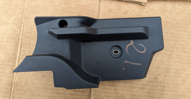 VW GOLF MK7 2012-2020 RIGHT O/S BOOT LOADING FLOOR SUPPORT BRACKET 5G6858832