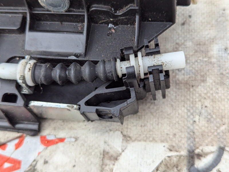 BMW 3 SERIES F30 11-19 REAR RIGH O/S/R DOOR HANDLE CARRIER W/DOOR LOCK MECHANISM