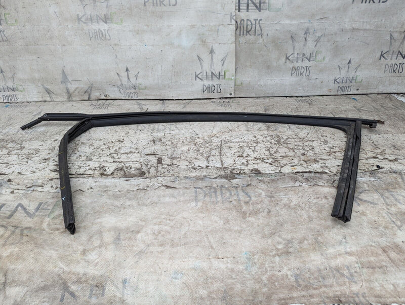 SKODA KAROQ NU7 17-21 FRONT RIGHT O/S DOOR WINDOW GUIDE SEAL 575837431M GENUINE