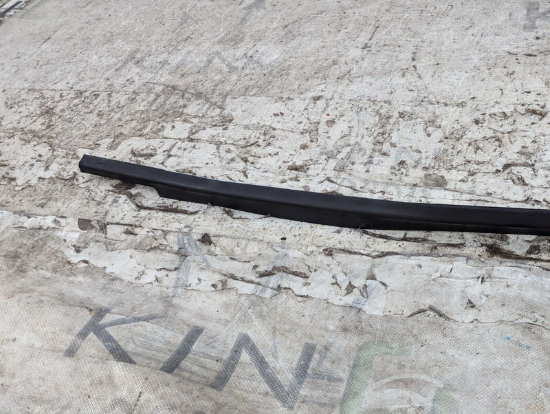 SKODA KAROQ NU7 17-21 FRONT LEFT N/S DOOR WINDOW SLIDING GUIDE 5J0837477 GENUINE