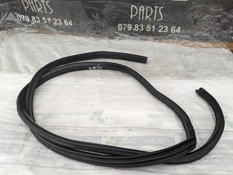 BMW X1 E84 09-15 FRONT DOOR RUBBER SEAL GENUINE 2990833