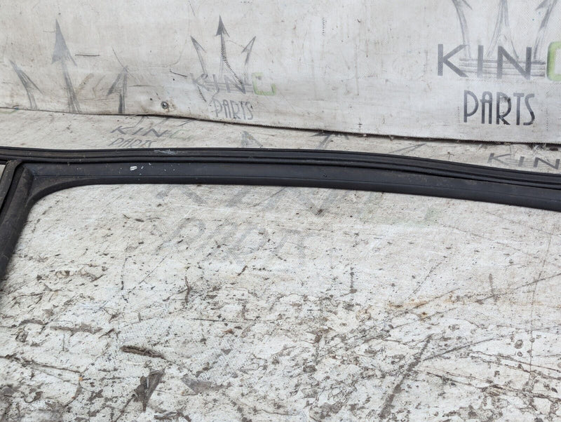 SKODA KAROQ NU7 17-21 FRONT LEFT N/S DOOR WINDOW GUIDE SEAL 575837431M GENUINE