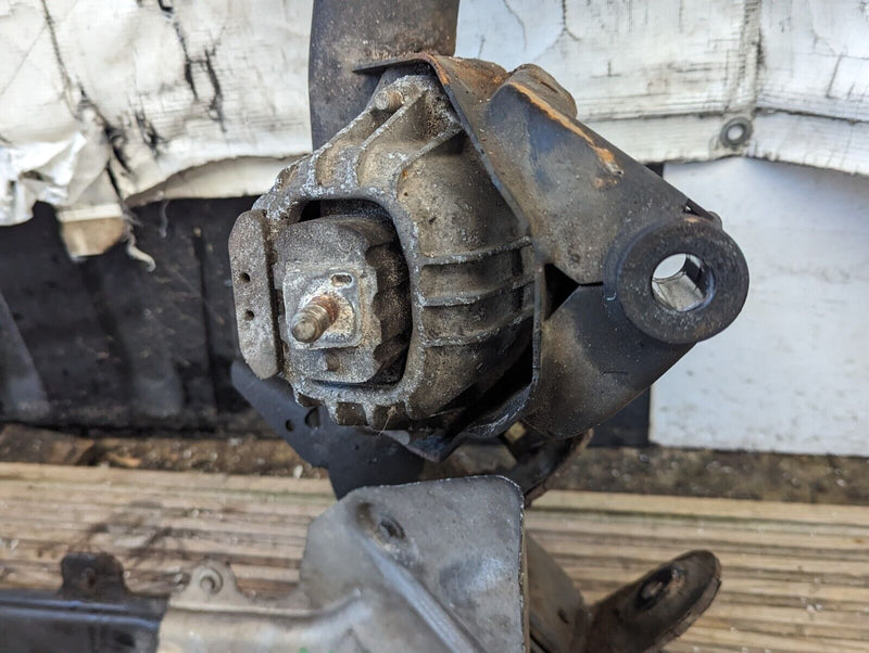 BMW X1 E84 09-15 2.0L COMPLETE FRONT SUBFRAME  WITH ENGINE MOUNTS 6787017