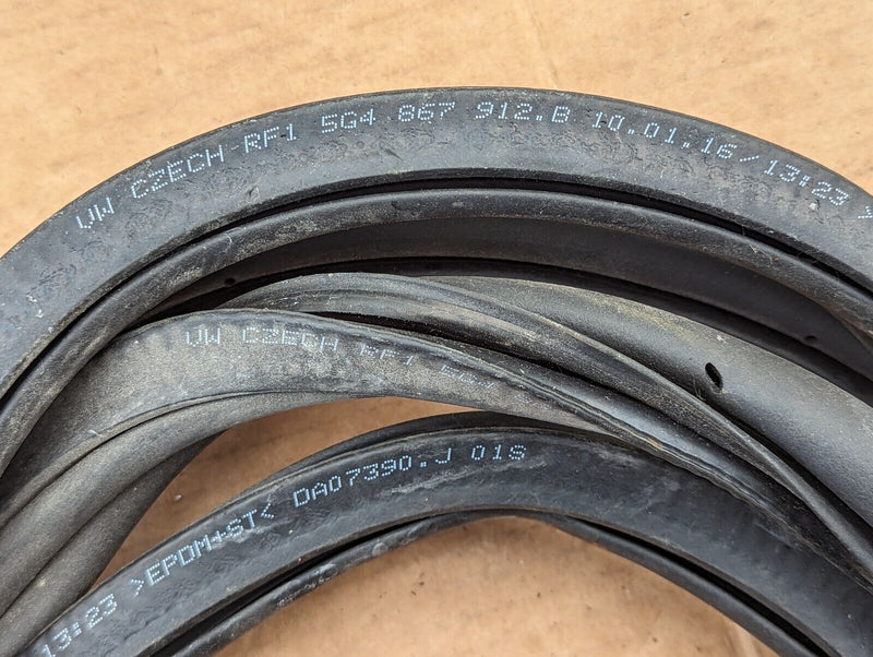 VW GOLF 2012-2020 FRONT RIGHT SIDE BODY INTERIOR DOOR RUBBER SEAL 5G4867912B