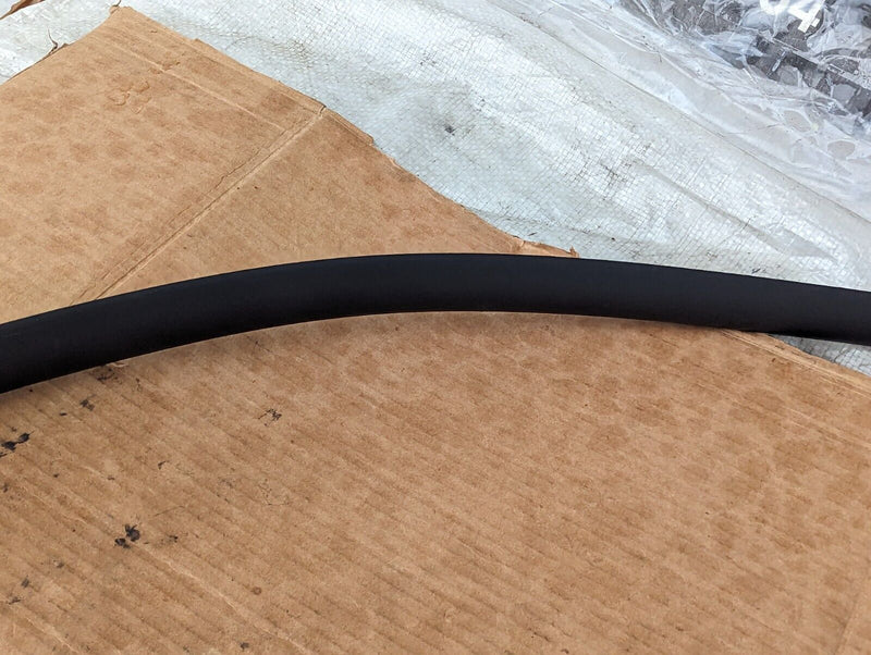 BMW X1 E84 09-15 FRONT LEFT N/S DOOR WINDOW FRAME COVER GENUINE 2990589