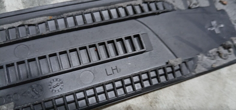 AUDI E-TRON 2018- ON REAR LEFT N/S SILL ENTRY TRIM STRIP 4KE853375A GENUINE